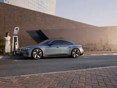 Audi e-tron GT side