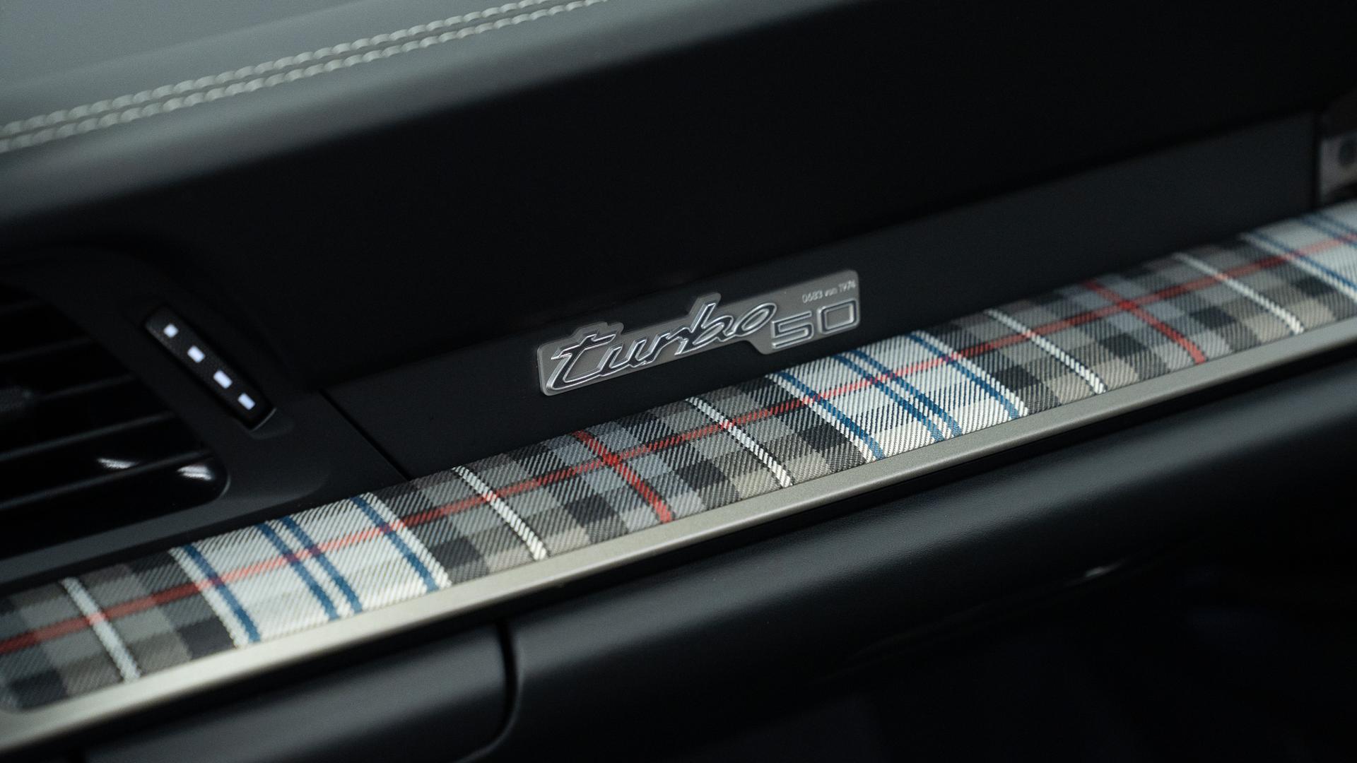 Porsche 911 Turbo S Photo 00093ce3-f463-405c-9a8d-05bf745d7bc4.jpg