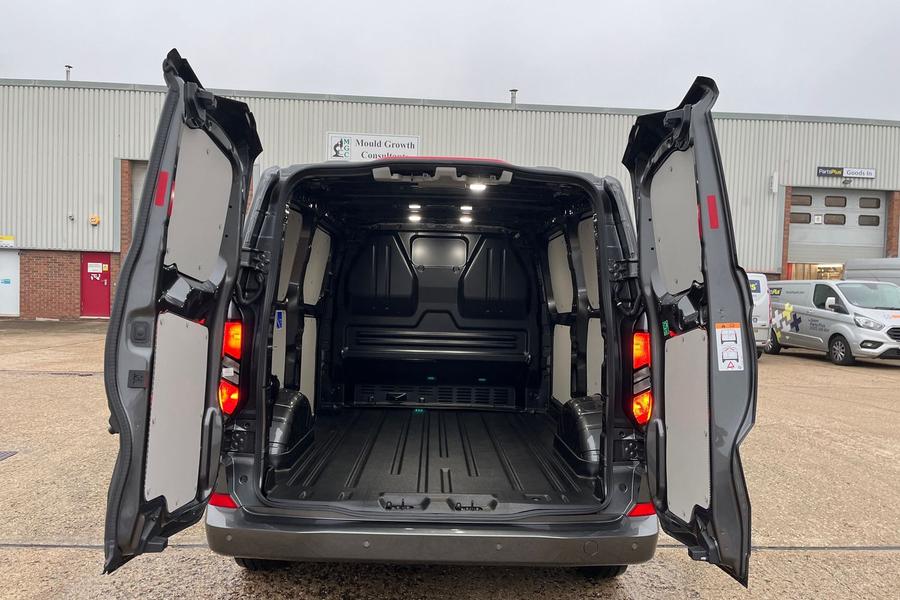 Ford TRANSIT CUSTOM Photo 0011c899-2fd7-4eae-b1fd-8be8a92b49dd.jpg