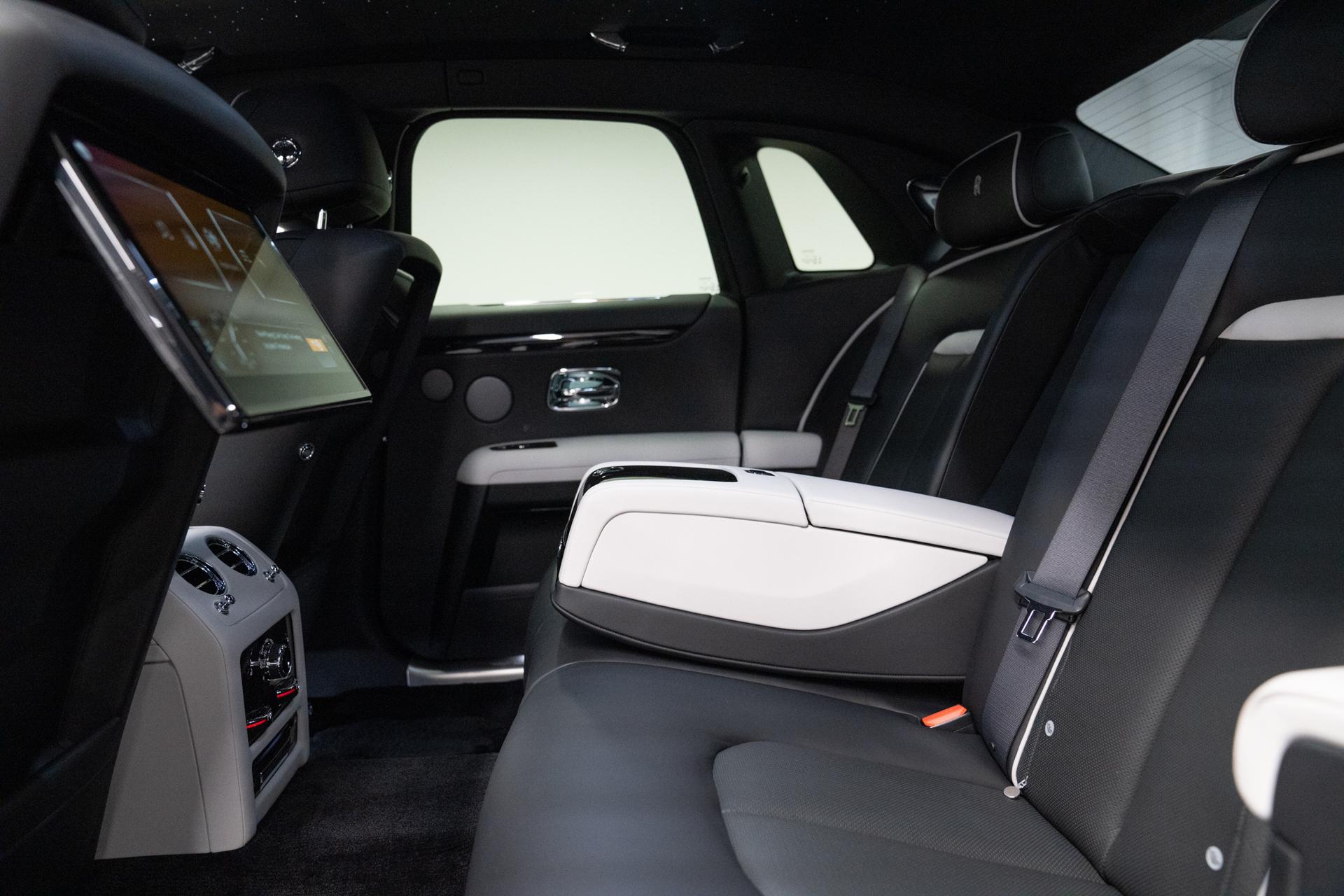 Rolls-Royce GHOST Photo 0013055a-f23d-4265-9e5f-e686823dfe6c.jpg