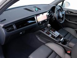 PORSCHE Macan Photo 3
