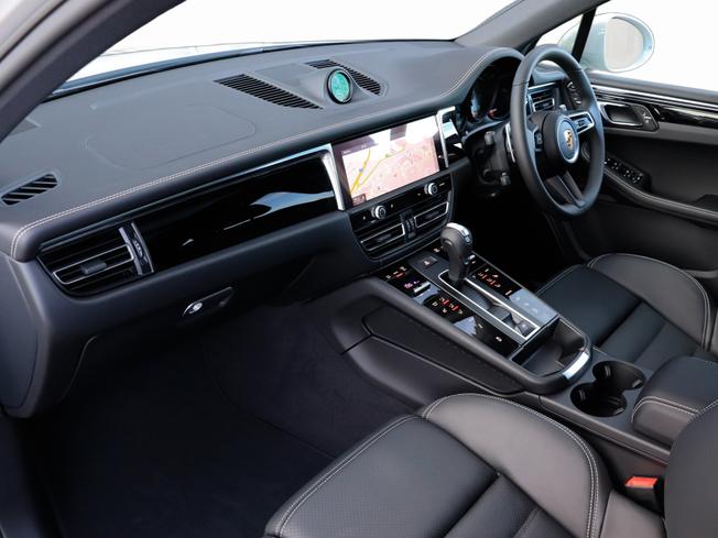 PORSCHE Macan Photo 3