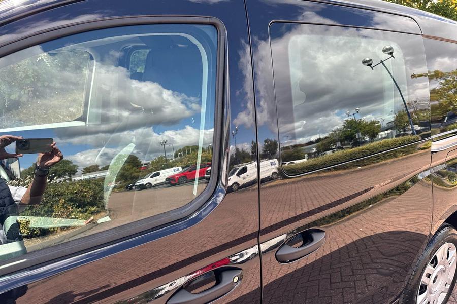 Ford TRANSIT CONNECT Photo 003cc7ea-03ad-4f8b-9a76-50a3fa9a4fc6.jpg
