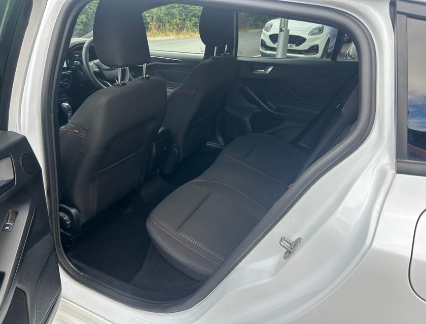 Ford Focus Photo 00447eb2-b02c-44a0-a9ae-6aead950dc03.jpg