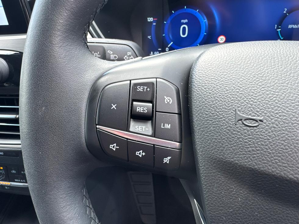 Ford Kuga Photo 004d540d-a857-4d16-9447-654e164b84da.JPEG