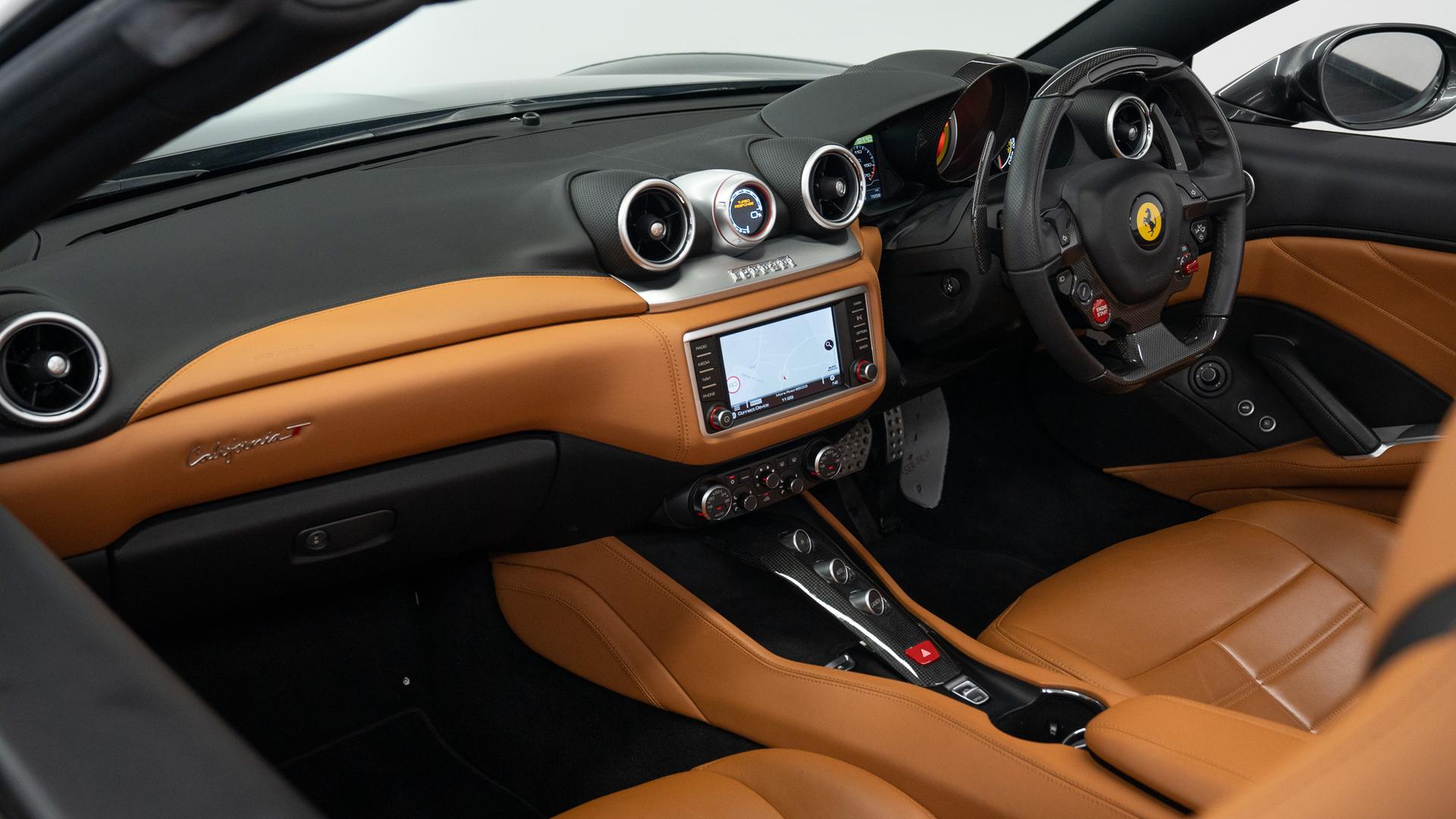 Ferrari California Photo 0056d048-0d7c-47a9-9122-683e7528deab.jpg