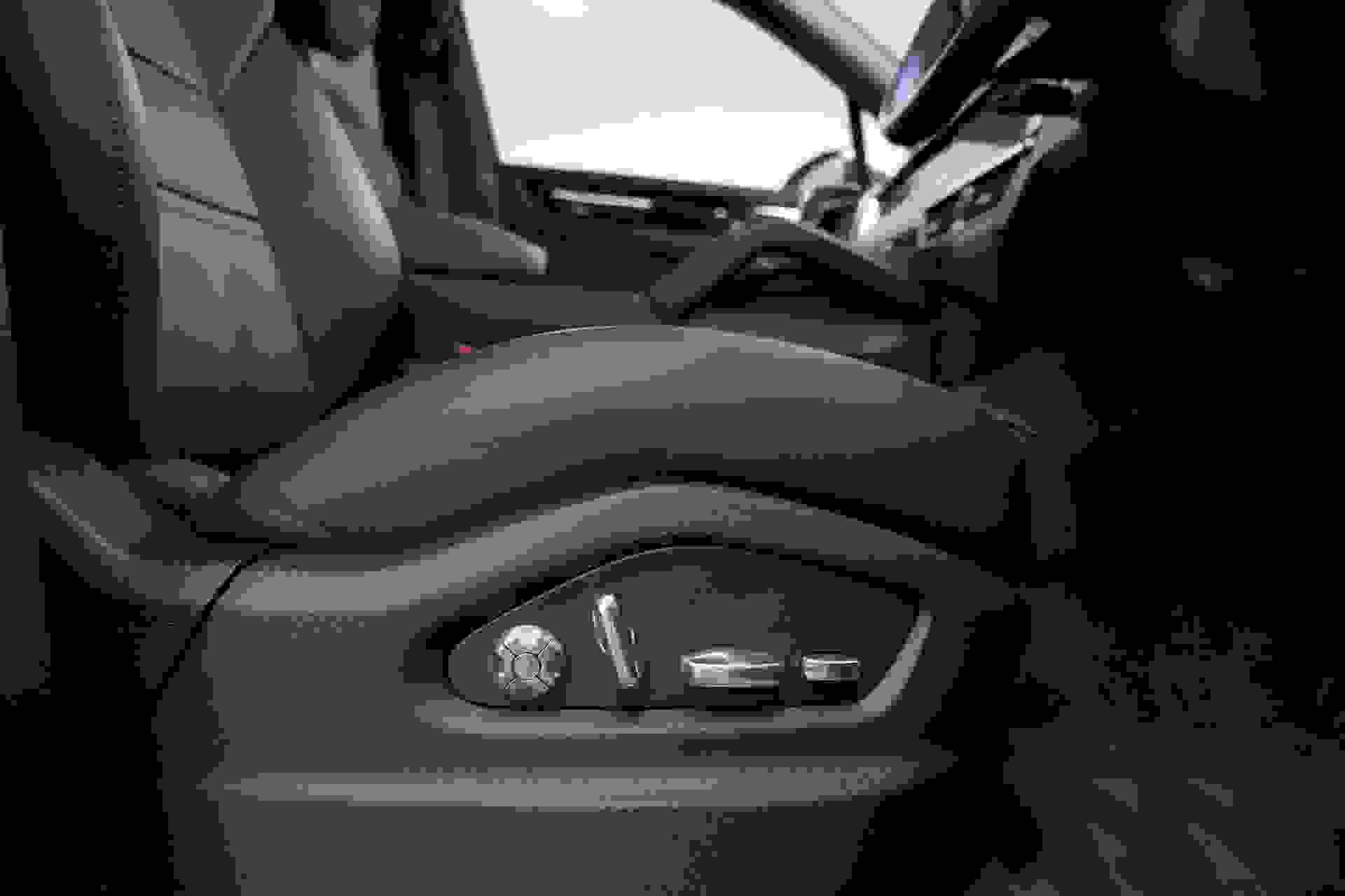Porsche CAYENNE Photo 0059b9dc-6557-483e-a609-da8887c5d367.jpg