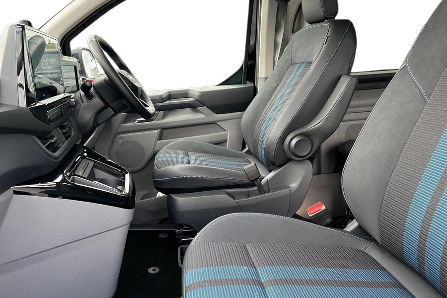 Ford TRANSIT CUSTOM Photo 00680163-fd66-4a83-8540-f668de2c3cd4.jpg