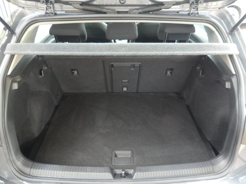 Volkswagen Golf Photo 0068a0da-e1f8-40a9-a146-f752b7d71e53.jpg