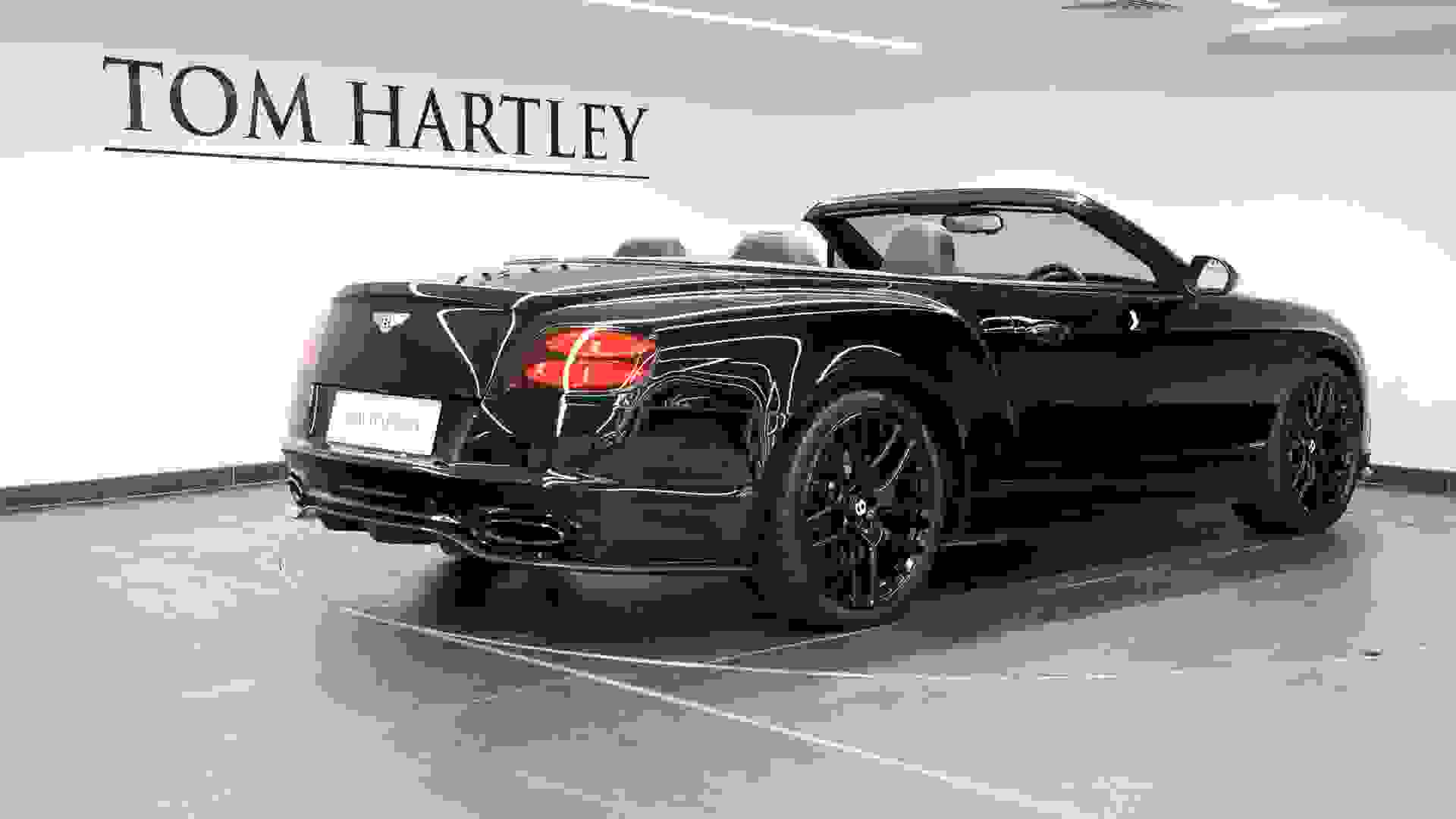 Bentley Continental GTC Photo 006b9861-c4d4-4c8c-878a-57ad721f69b4.jpg