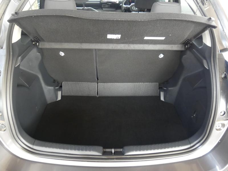 Toyota Yaris Photo 0076f5b4-d8b0-47b4-a048-a567765f36cc.jpg