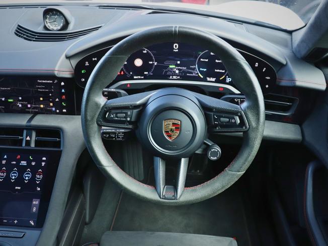 PORSCHE Taycan Photo 27