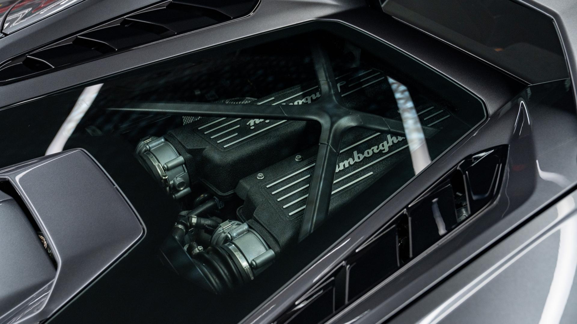 LAMBORGHINI Huracan Photo 0097f3f1-da1e-4204-9135-f8701d7f99b5.jpg