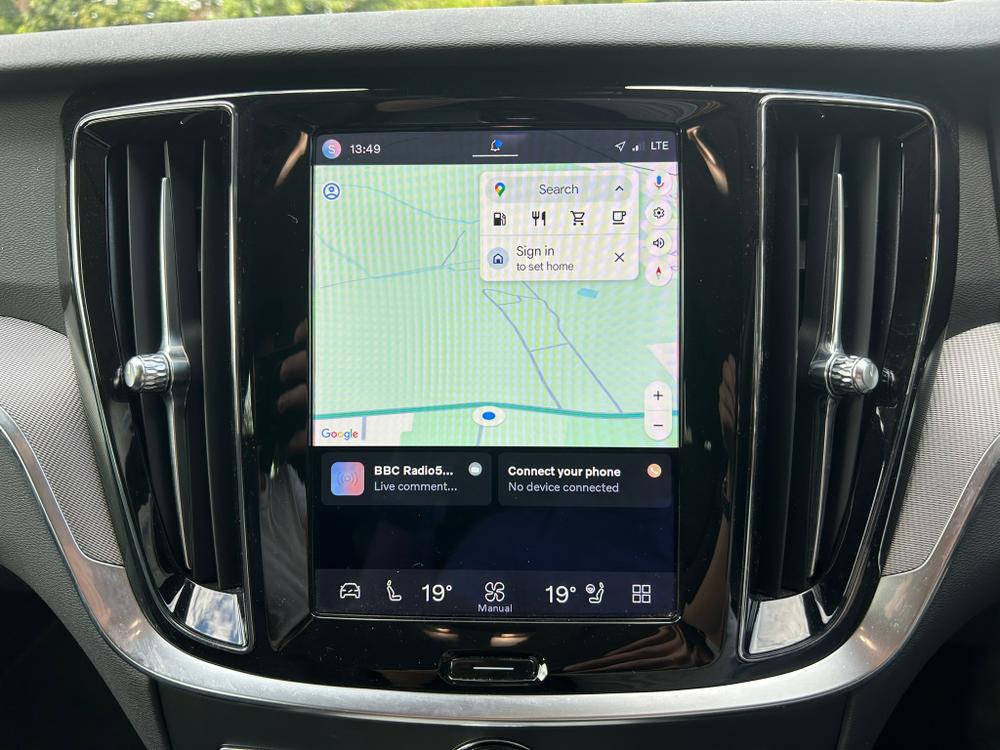 Used Volvo V60 Cross Country YM23KNX 32