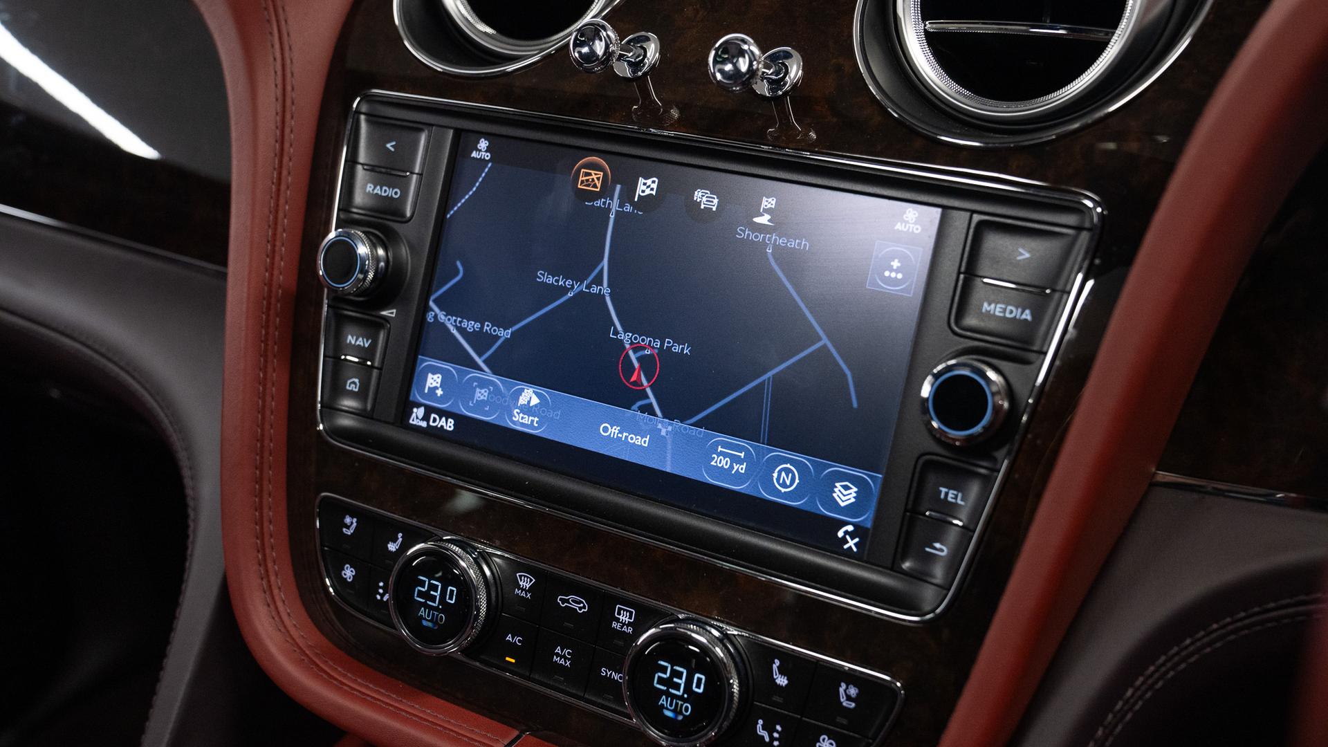 Bentley Bentayga Photo 00cfbadb-9f89-43a0-af6c-84c922aa6eb4.jpg