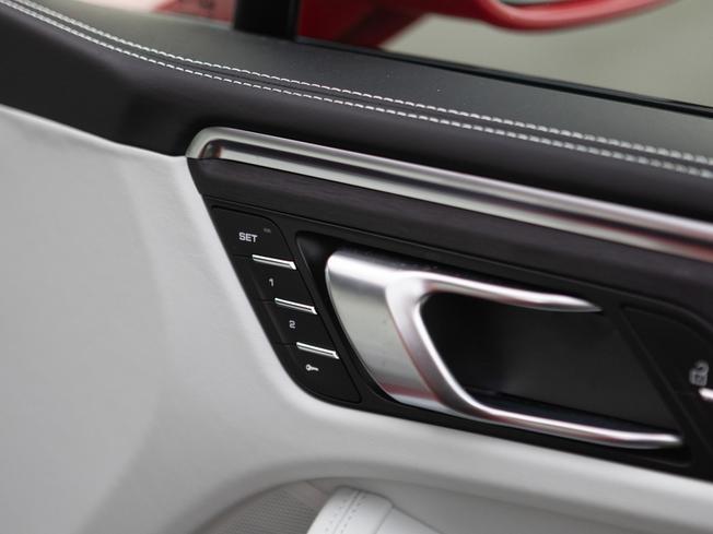 PORSCHE Macan Photo 25