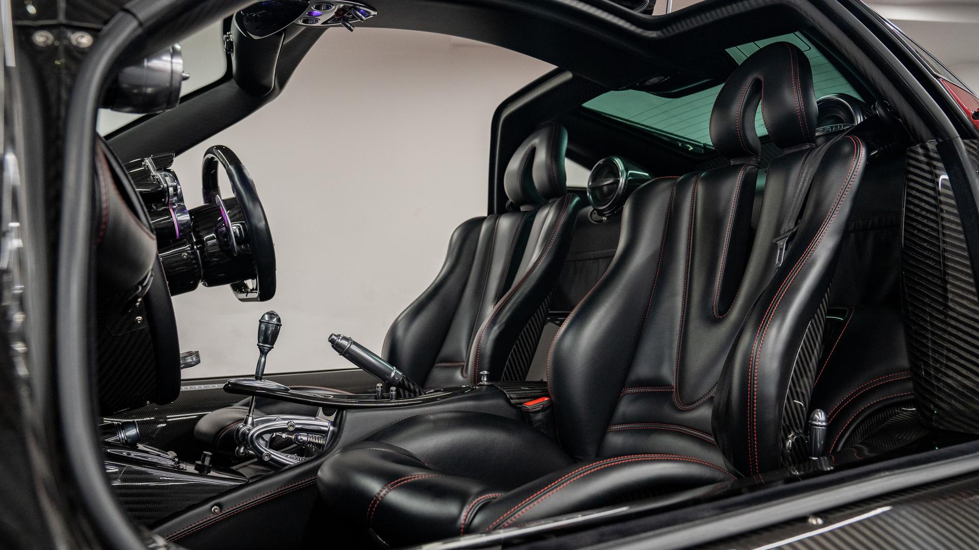 Pagani Huayra Photo 00e0102d-053a-4366-8436-9f859d659f57.jpg