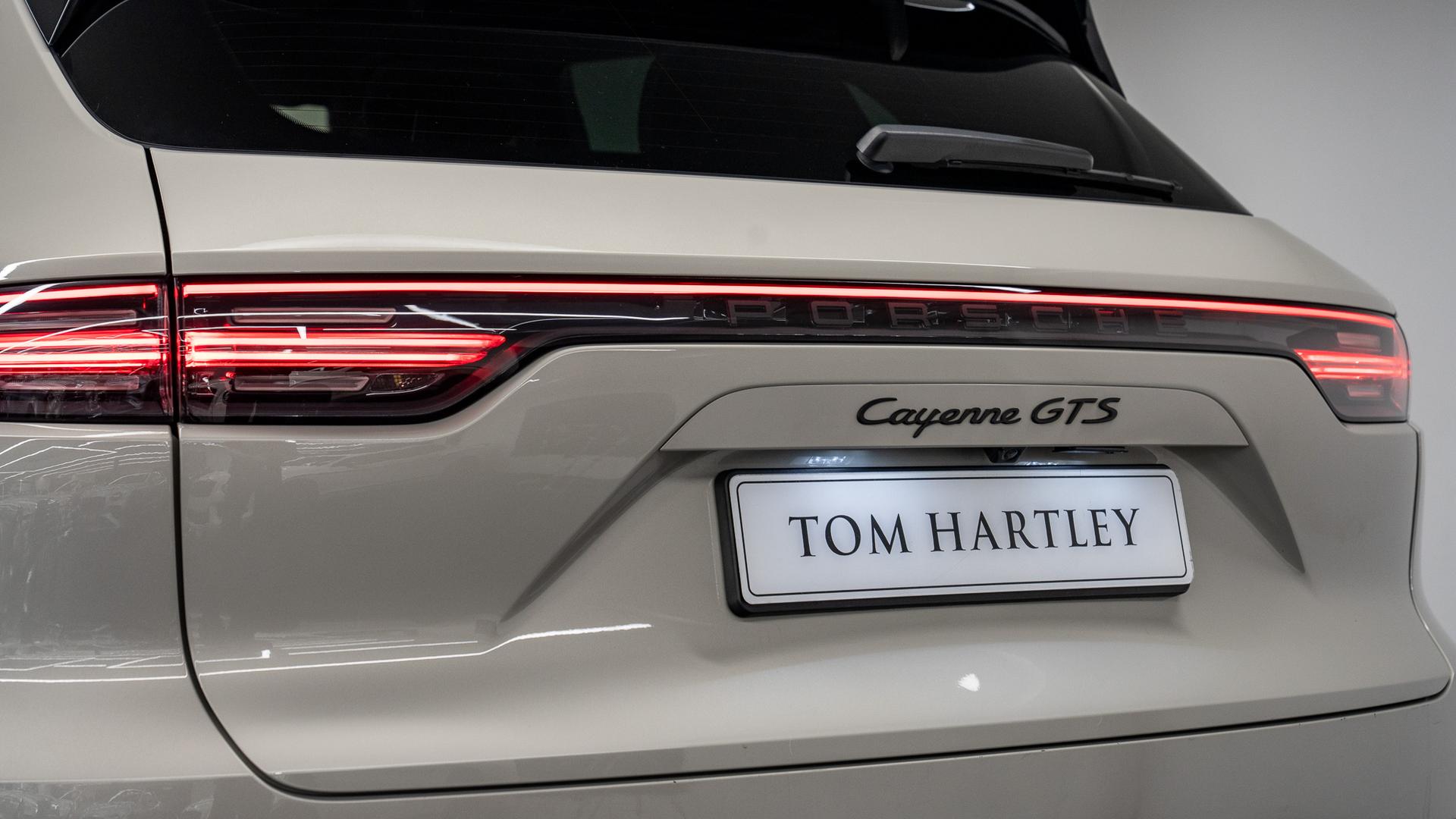 Porsche Cayenne Photo 010f639f-3f39-4c23-9d4c-0b47dce87b23.jpg