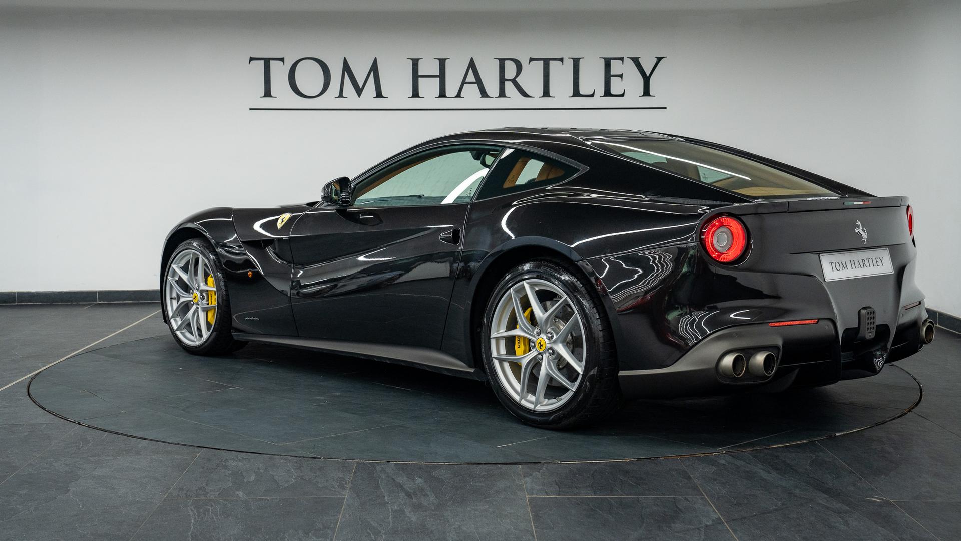 Ferrari F12 Photo 0111490a-2442-4f2d-b5bb-3fbdc9154e73.jpg