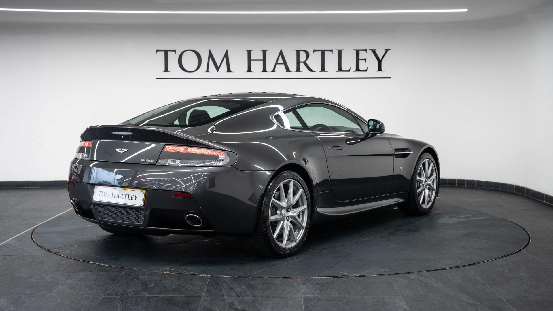 Aston Martin Vantage Photo 012072b7-dc70-4626-991f-6b63ec4a0c8f.jpg