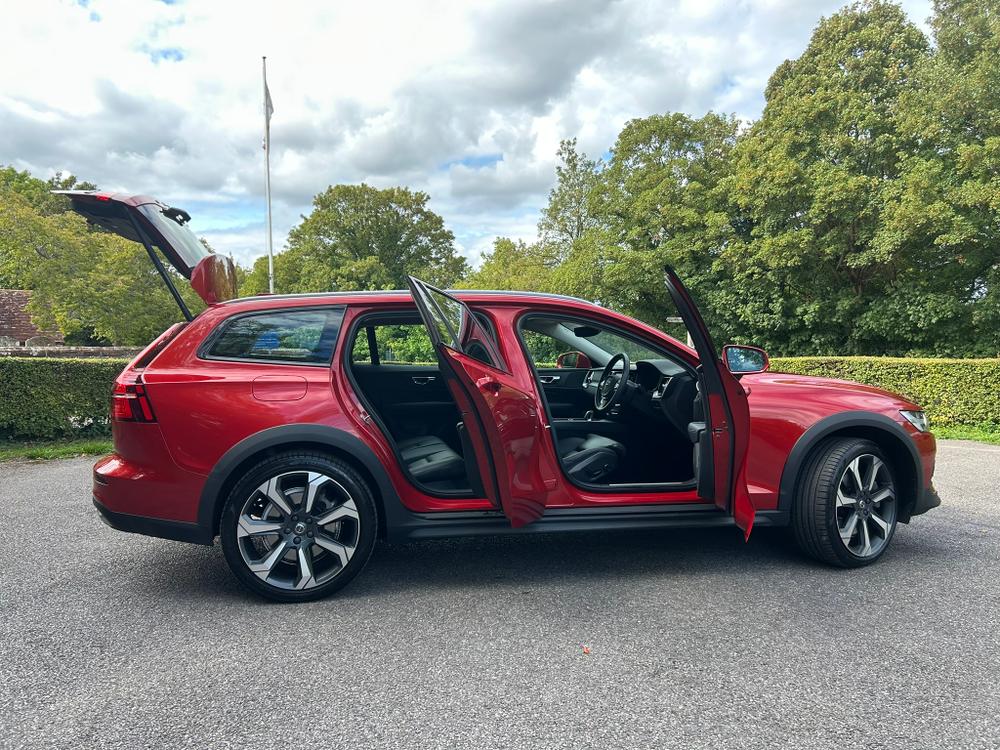 Used Volvo V60 Cross Country YM23KNX 12