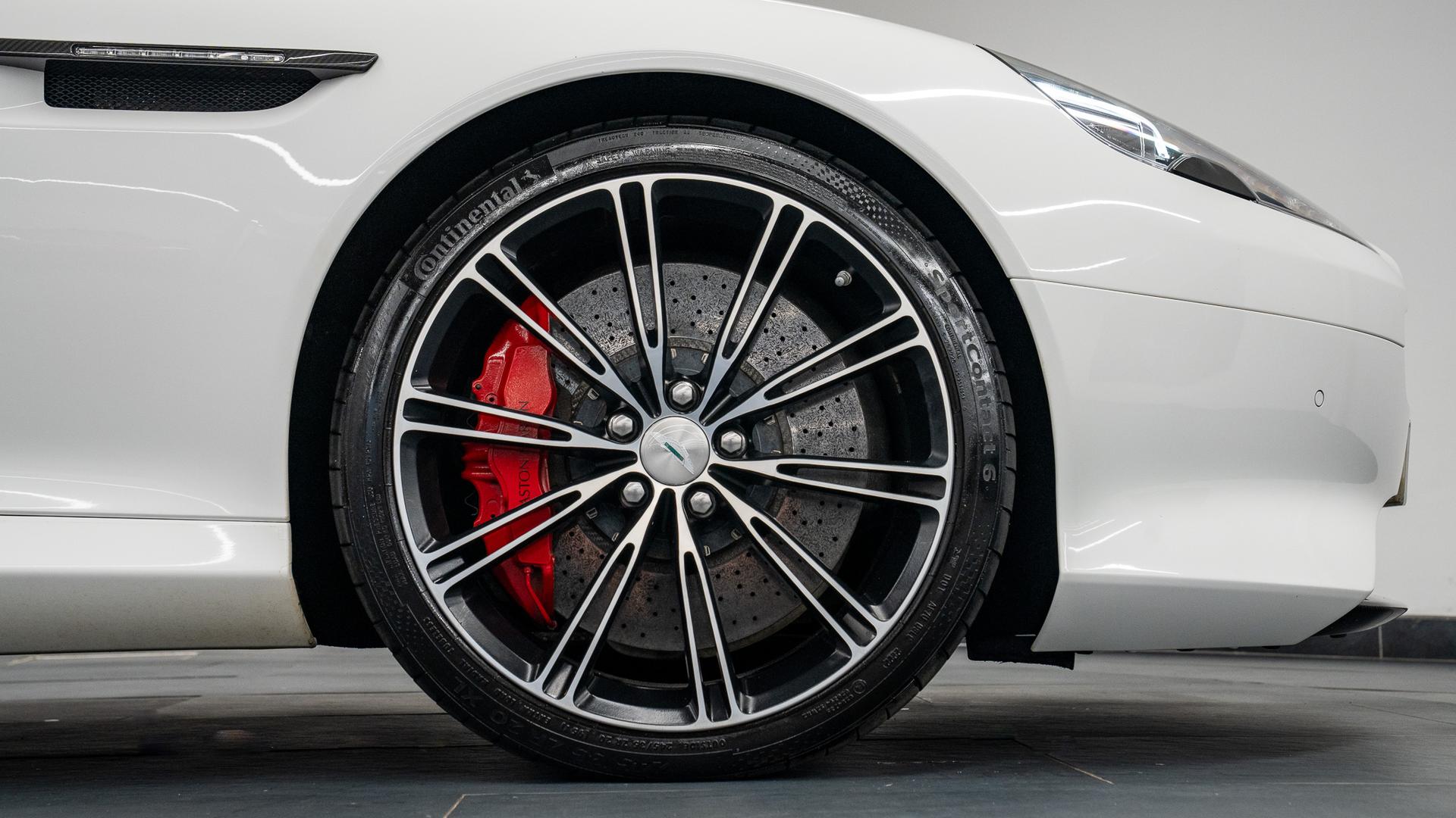 Aston Martin DB9 Photo 01299aa3-2225-44f9-9972-808cef0142d5.jpg