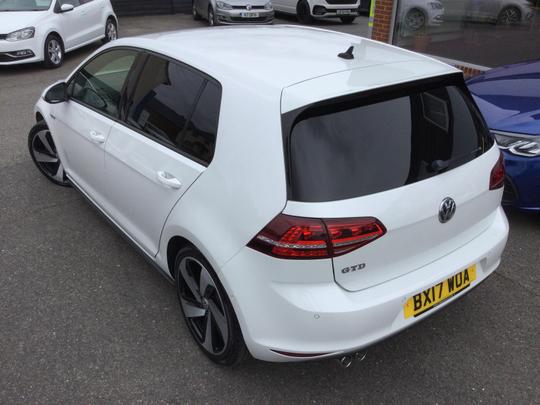 Volkswagen Golf Photo 014af76a-fe4a-46c8-ba9d-47b315e759f2.jpg