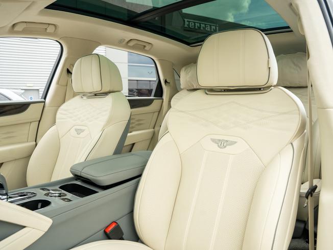 BENTLEY Bentayga Photo 21