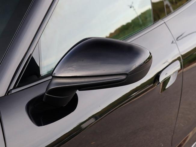 PORSCHE Taycan Photo 13
