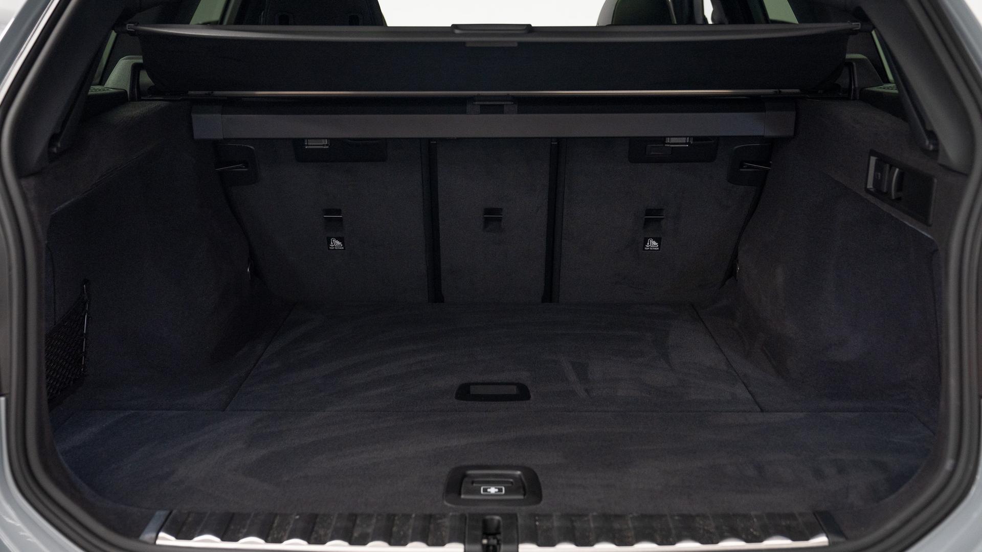 BMW 330i Touring Photo 01661e76-a3b9-4e32-8665-e73c63bdaf09.jpg