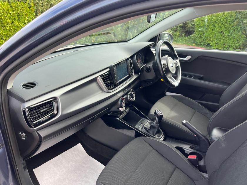 Kia Rio Photo 0175cc61-96d8-4d2e-b88b-548cd6d3a284.jpg