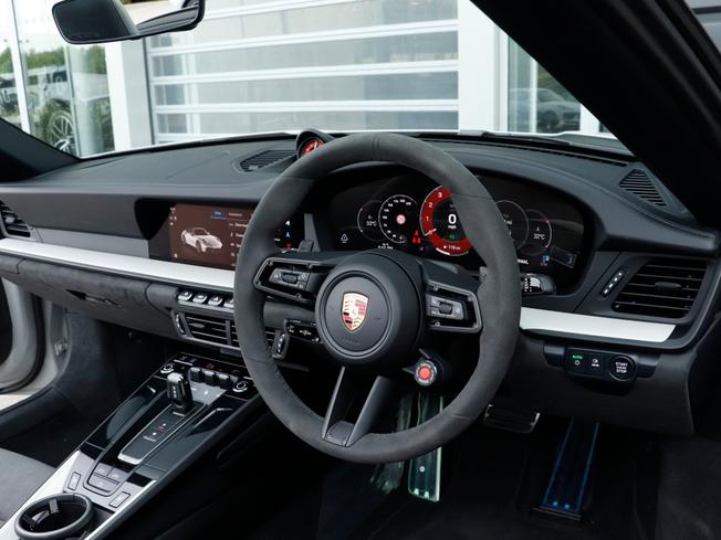 PORSCHE 911 Photo 9