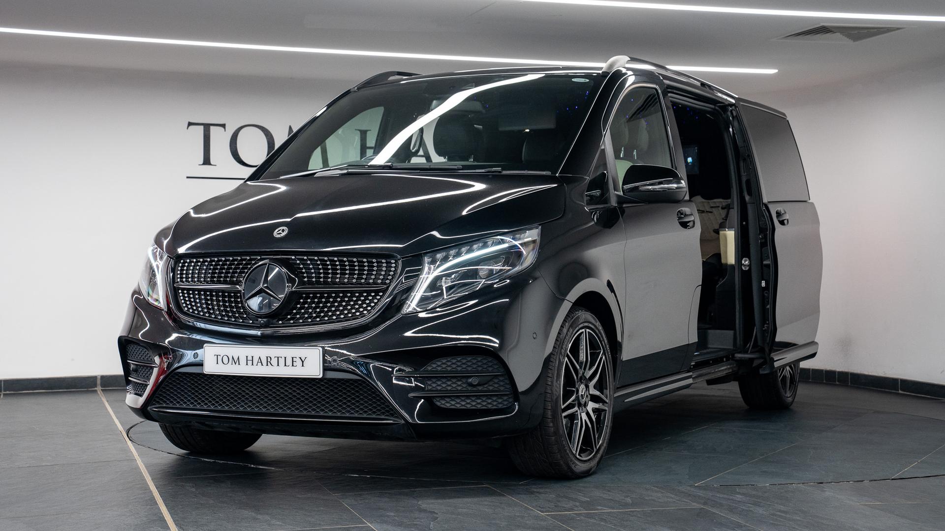 Mercedes-Benz V300 AMG Line Photo 0197a1a9-39d3-4701-b889-59d66210a96f.jpg