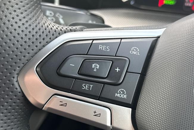 VOLKSWAGEN Golf Photo 16