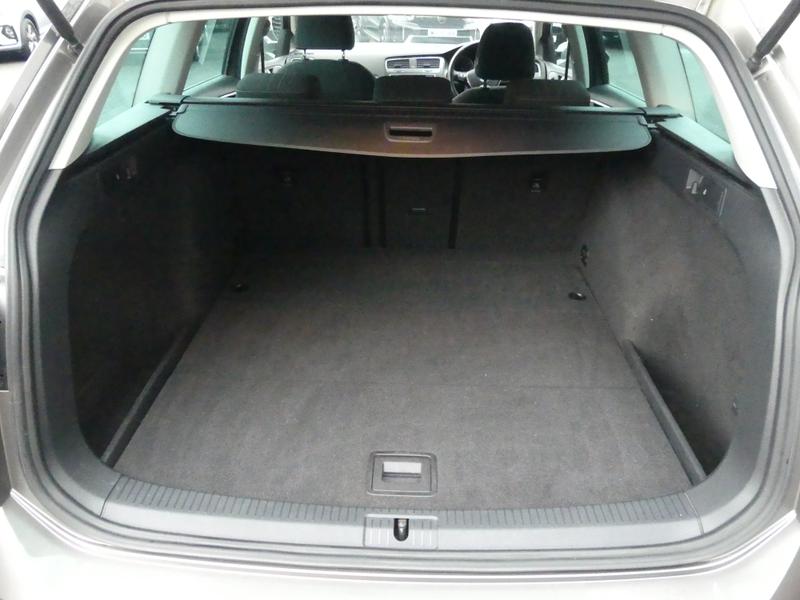 Volkswagen Golf Photo 01a7fdee-da17-4349-b1b1-dd259e171bbf.jpg