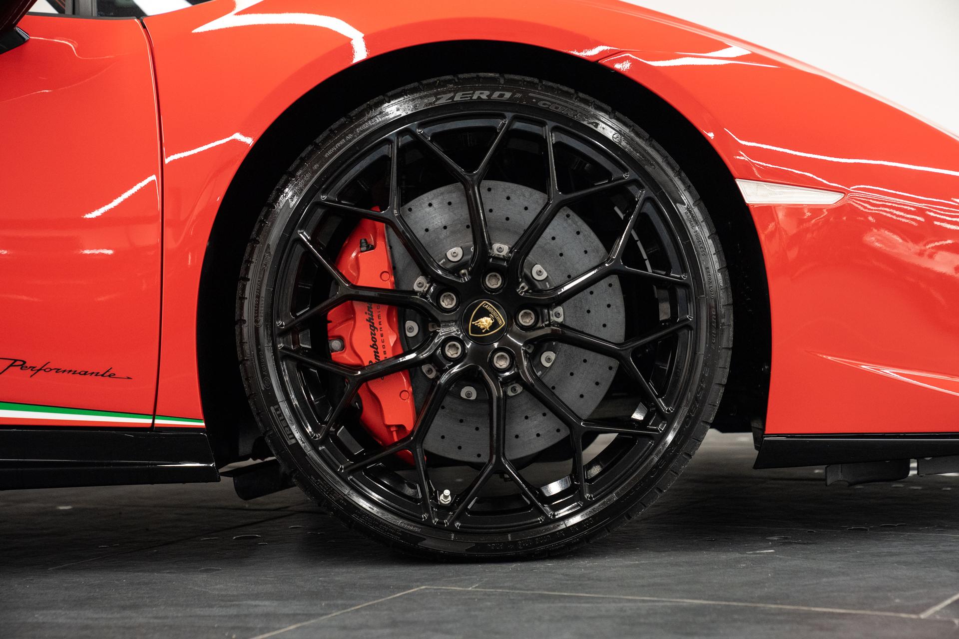 Lamborghini HURACAN Photo 01abe3da-6508-47fc-9451-aa46768457f7.jpg