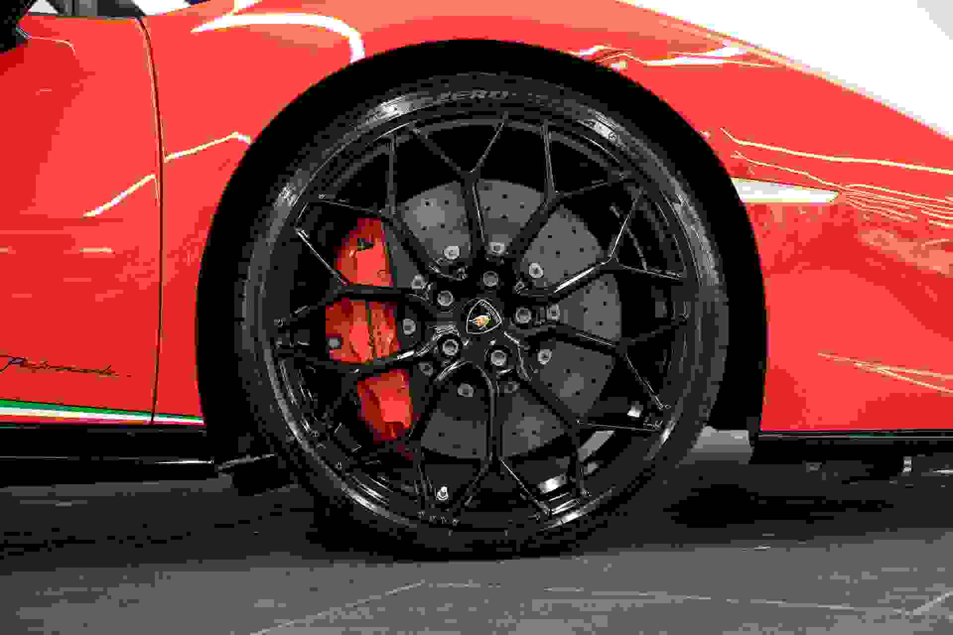 Lamborghini HURACAN Photo 01abe3da-6508-47fc-9451-aa46768457f7.jpg