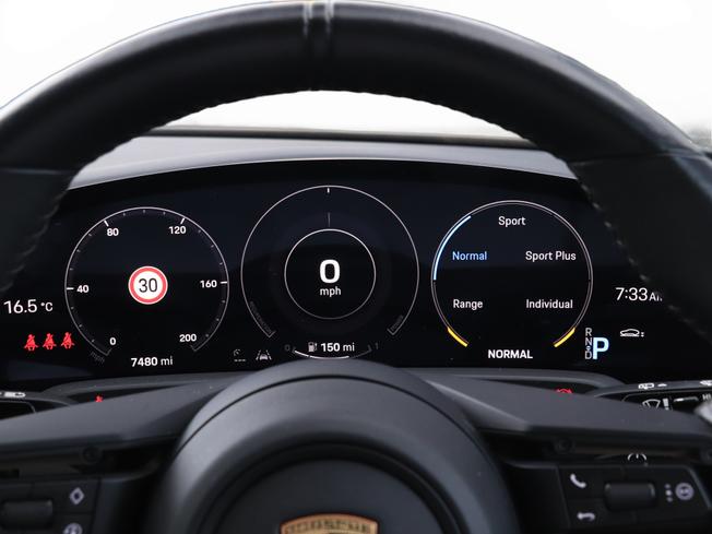 Porsche TAYCAN Photo 21
