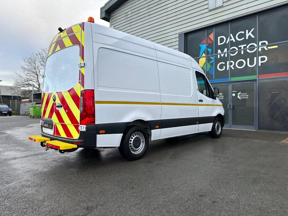 Mercedes-Benz Sprinter Photo 01af8e9b-c8ca-4679-beb8-74a9e839e471.jpg