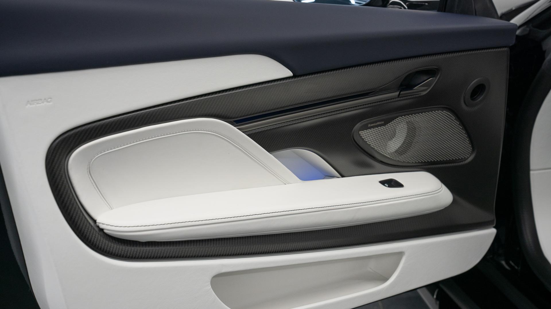 Aston Martin Vanquish Photo 01b75713-7b27-4477-b151-64d4fea0b121.jpg