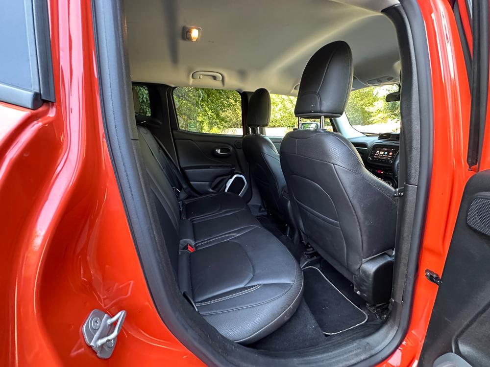 Used Jeep Renegade LW17YWJ 31