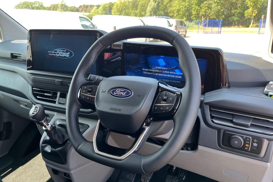 Ford TRANSIT CUSTOM Photo 01ddde23-41f6-4c70-92d9-c91bb76662ec.jpg