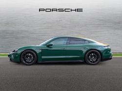 PORSCHE TAYCAN Photo 5