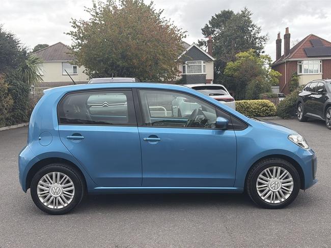 Volkswagen up! Photo 020507ce-8236-45e6-9a0e-3c1e314981ce.jpg
