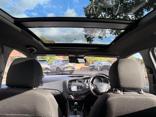 Kia Ceed Photo 020c4c1b-f5b9-474d-b388-6cb89de2f79f.jpg