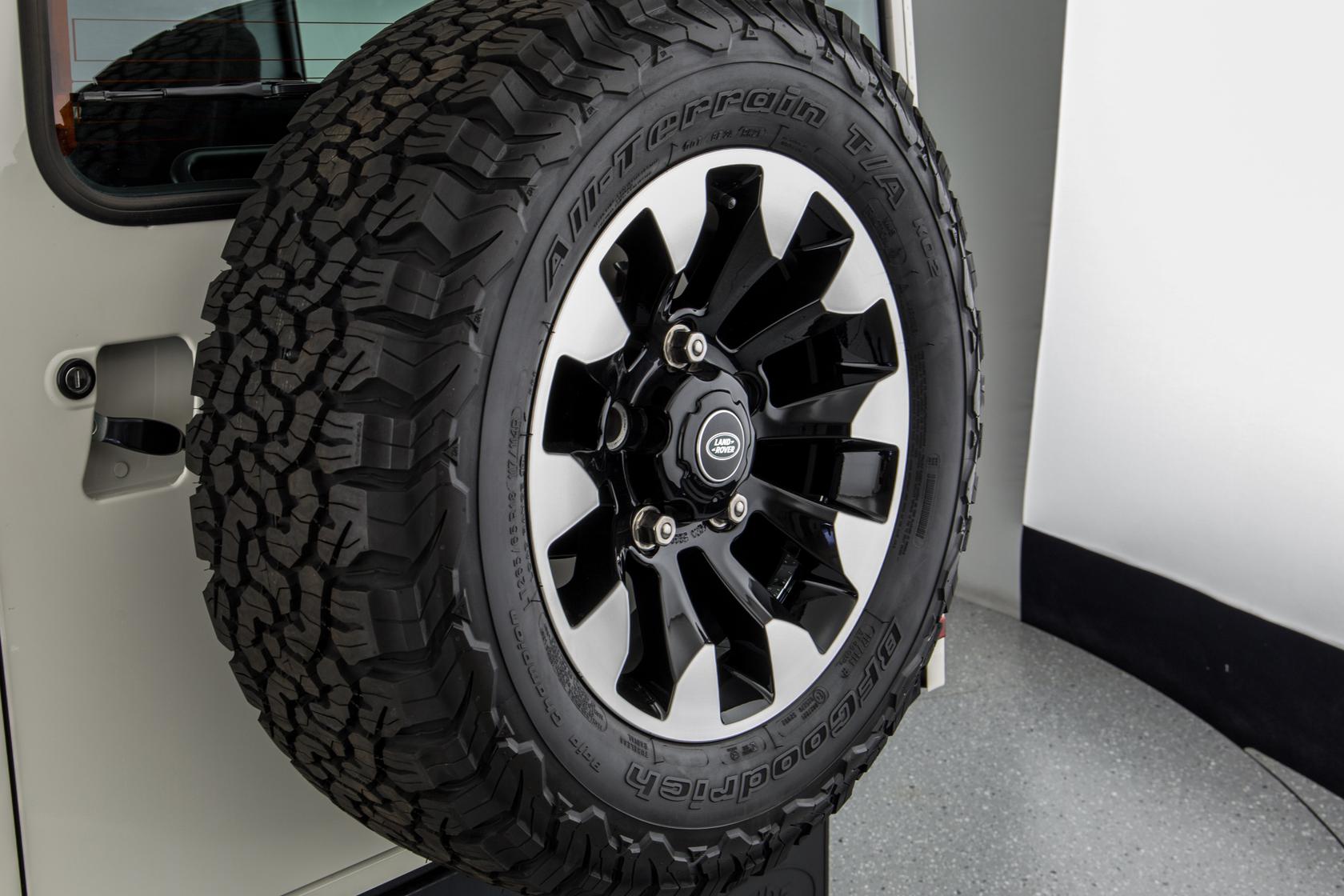 Used Land Rover Defender 110 YL58GME 26