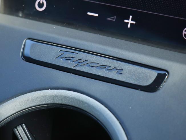 PORSCHE Taycan Photo 33