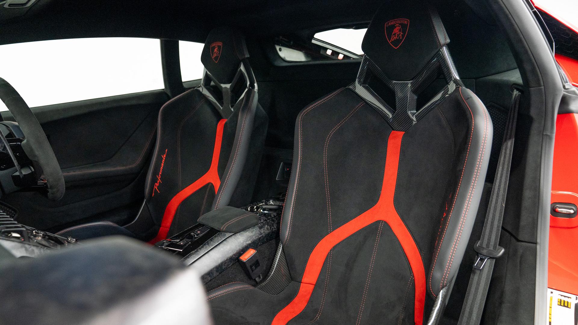 LAMBORGHINI Huracan Photo 023cab00-b379-4568-b2a0-e345e7d7d20d.jpg