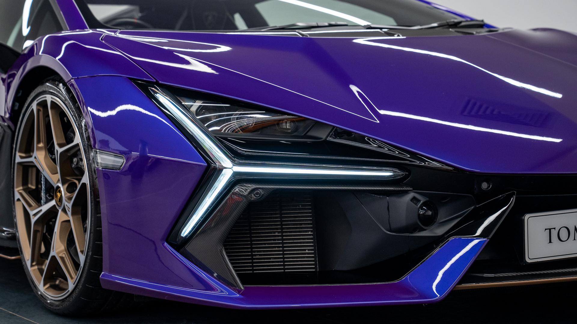 LAMBORGHINI Revuelto Photo 0250ba67-fde0-4e1b-9c18-c4d4318bd694.jpg