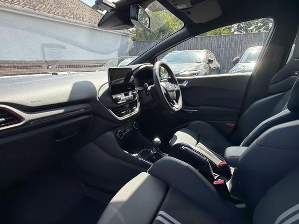 Ford FIESTA Photo 1